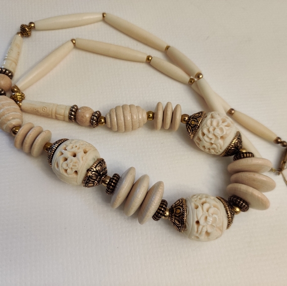 Artisan Vintage carved bone and wood long necklace new with tag - Picture 9 of 11